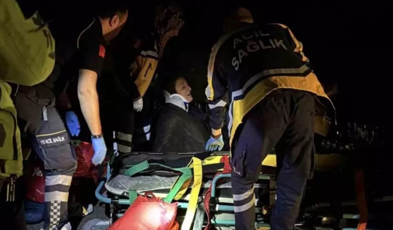 TEM Otoyolu'nda Tüp Yüklü Kamyon ile Minibüs Çarpıştı